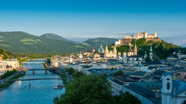Sehenswürdigkeiten Salzburg, Blick vom Mönchsber auf die Festung Hohensalzburg und auf die Salzburger Altstadt