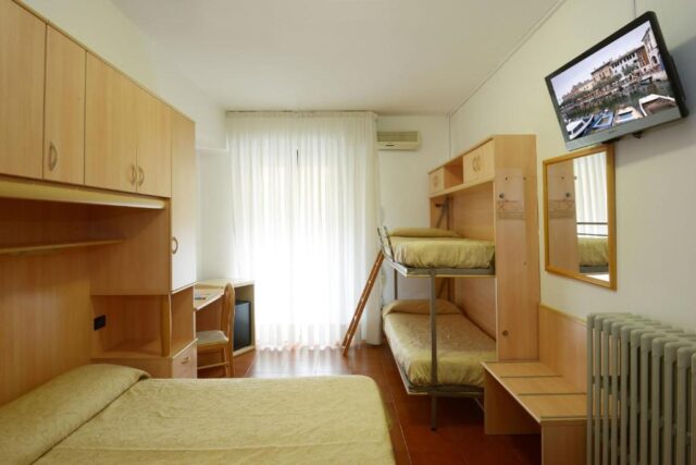 IT-Gardasee-Salo-Hotel-Commercio-MBZ