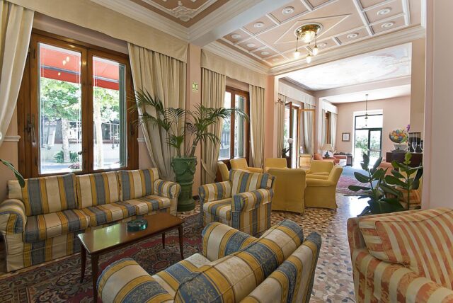 IT-Toskana-Montecatini-Terme_Hotel-Maestoso_Eingangsbereich