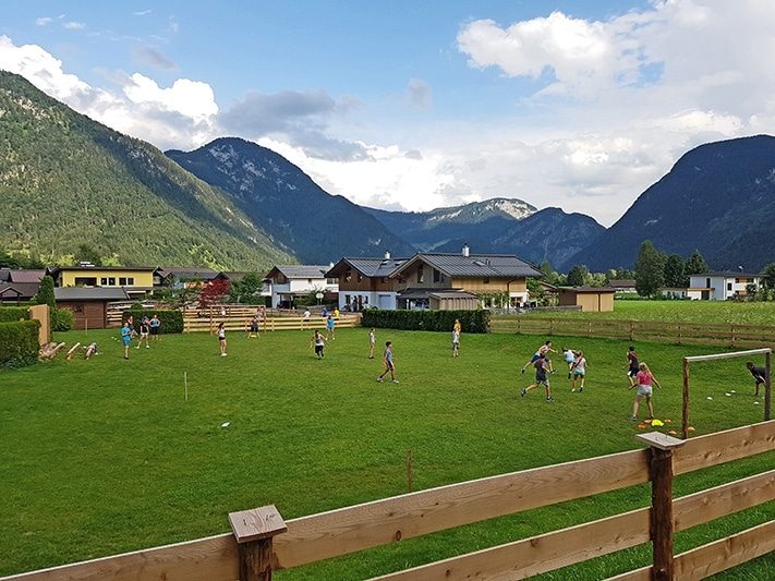 jugendhotel-salzburgerhof-sportplatz