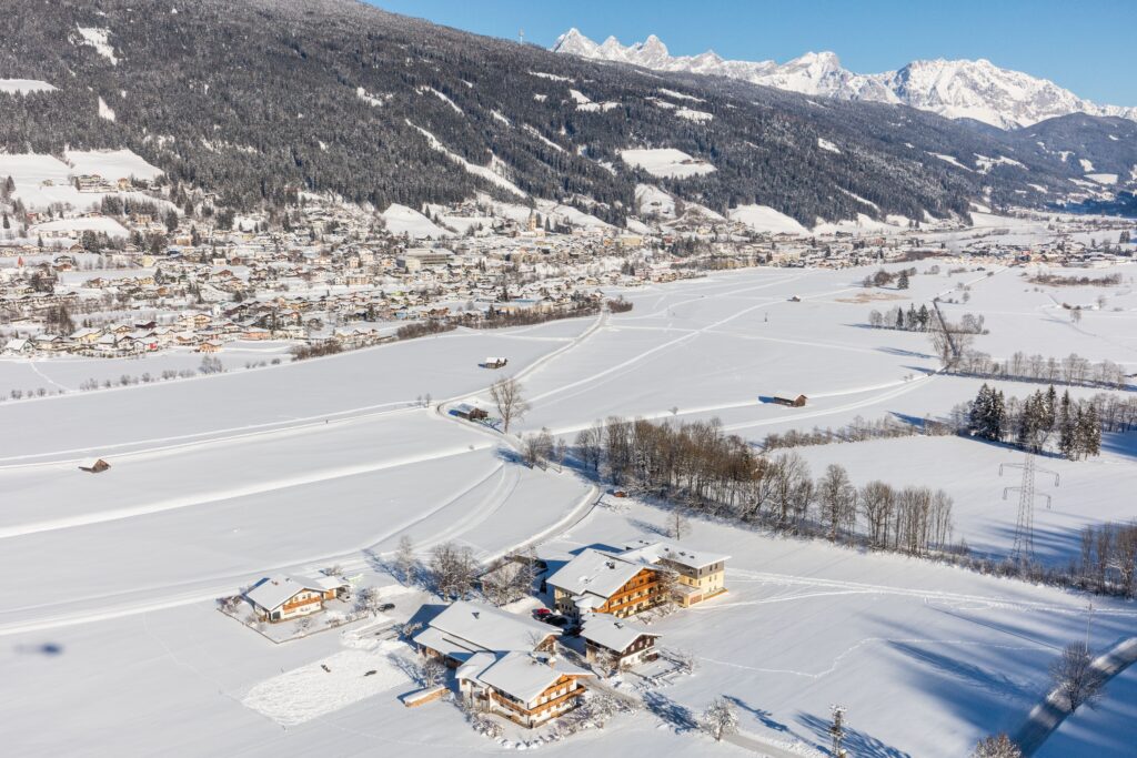 jugendhotel-simonyhof-winter-skyblueSalzburg