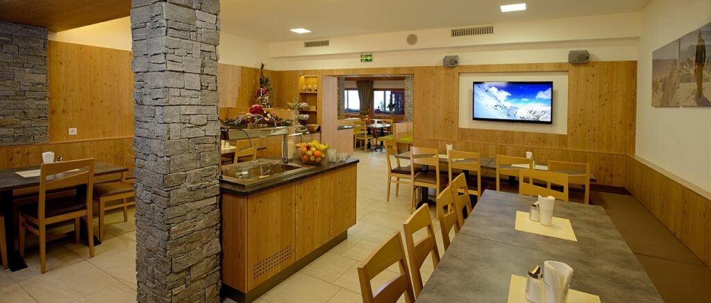 jugendhotel-tauernhof-speisesaal-2