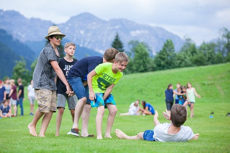 salzburgerhof-sommersportwoche-teamarbeit