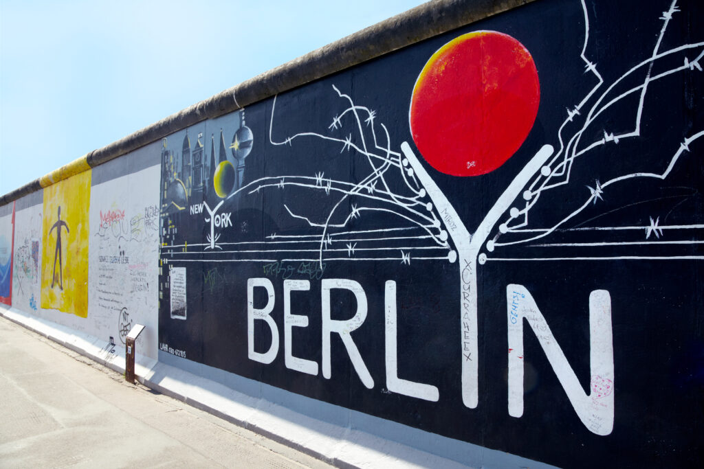 Berlin,-,August,1:,East,Side,Gallery,Berlin,Graffiti,On