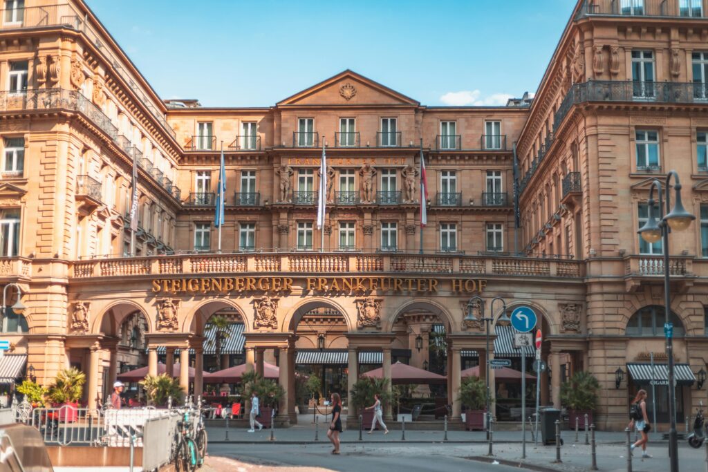staedtereise-deutschland-frankfurt-yahya-momtaz-unsplash