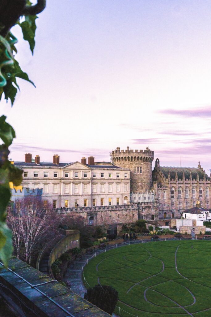 staedtereise-irland-dublin-castle-lisa-fecker-V-B9sHnqeR4-unsplash