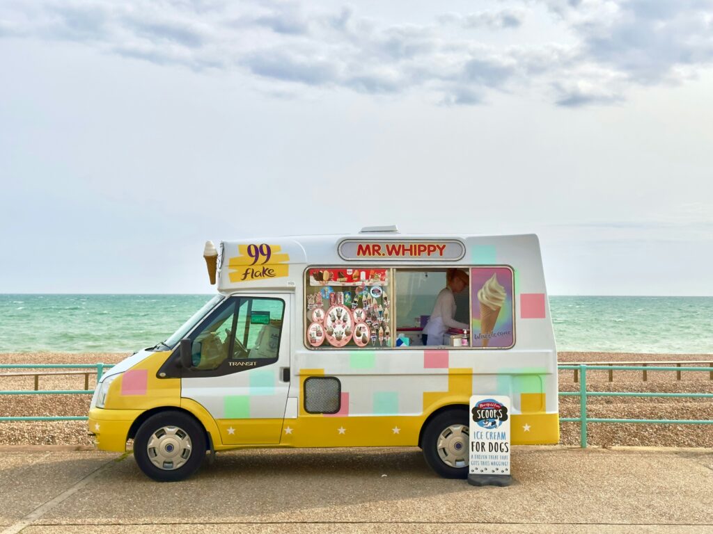 staedtereisegrossbritannien-brighton-icecreamtruck-jackson-peace-mTzQmlrWmNQ-unsplash