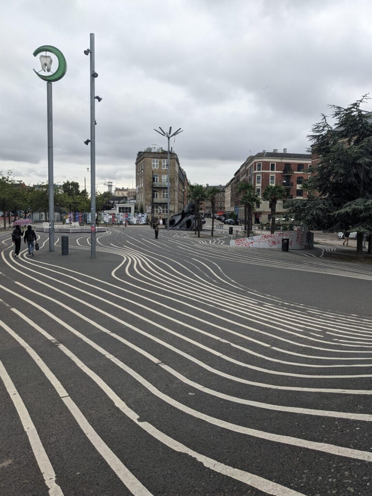 staedtereisen-daenemark-kopenhagen-superskilen-platz-1