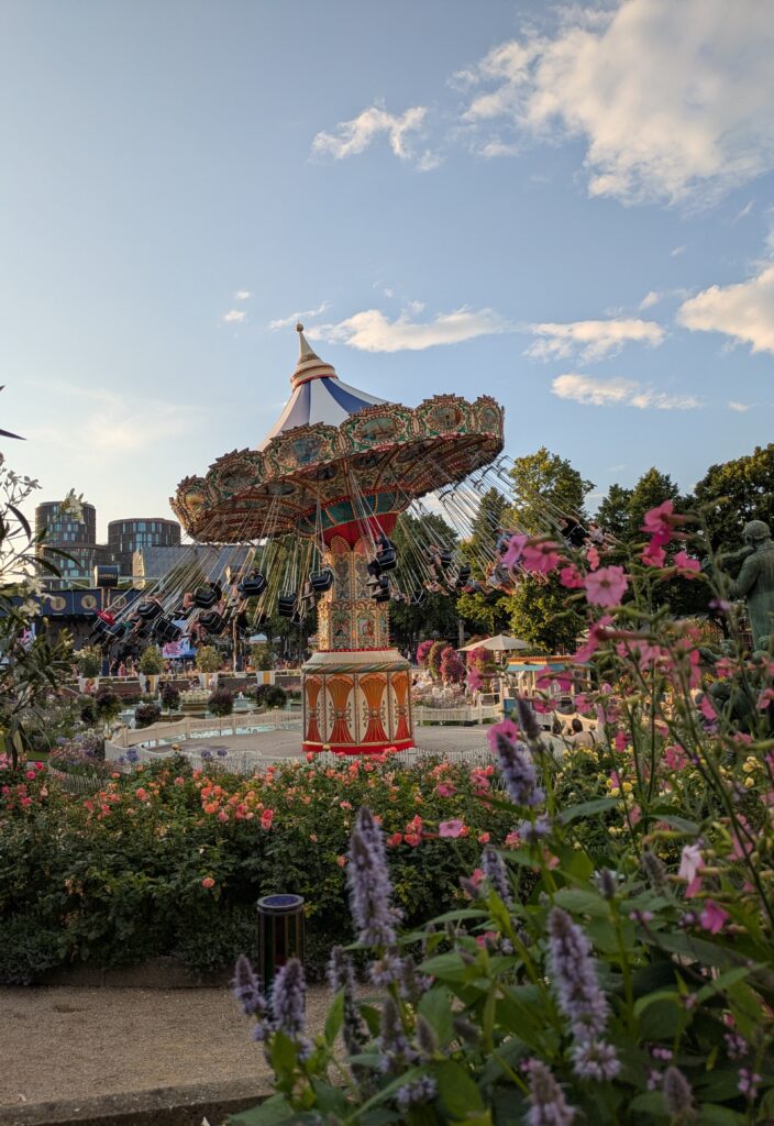 staedtereisen-daenemark-kopenhagen-tivoli-karusell