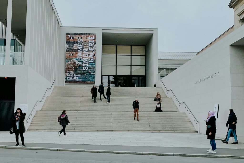 staedtereisen-deutschland-berlin-museeum-zalfa-imani-unsplash