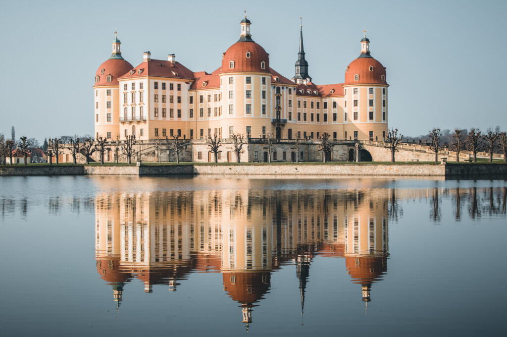 Blick auf Schloss Moritzburg. Foto: Patrick Eichler (DML-BY) -- View of Moritzburg Castle. Photo: Patrick Eichler (DML-BY)