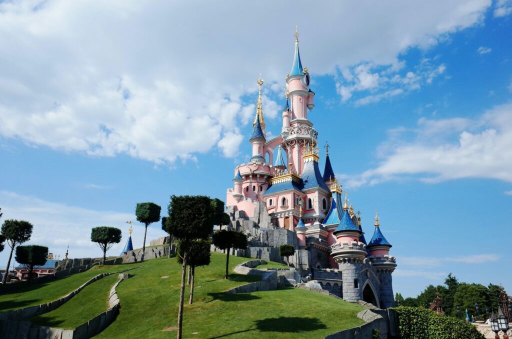 staedtereisen-frankreich-paris-disneyland-soyoung-han-hf4h4o3g2C0-unsplash