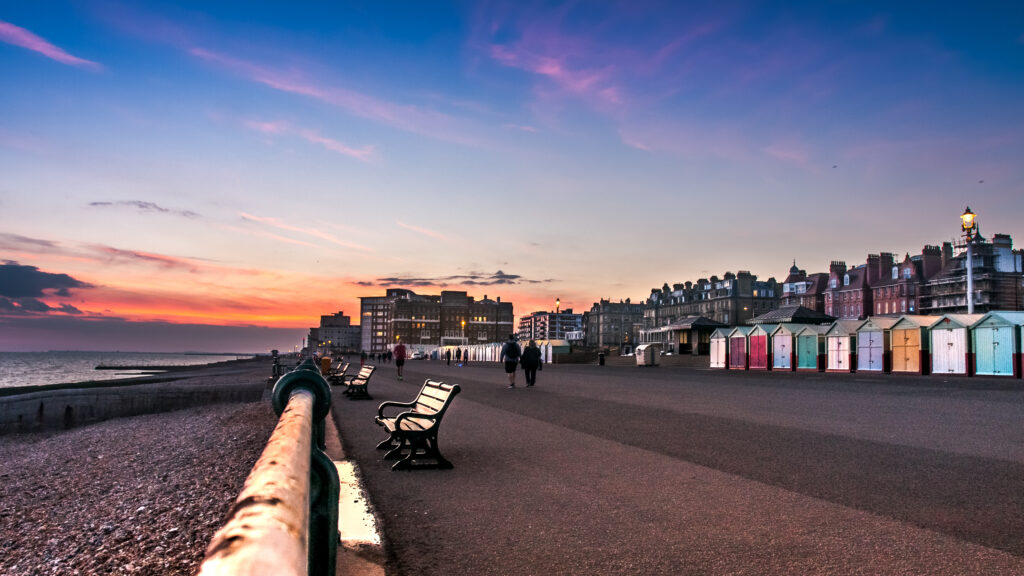 staedtereisen-grossbritannien-brighton-promenade-shutterstock_323572277-1