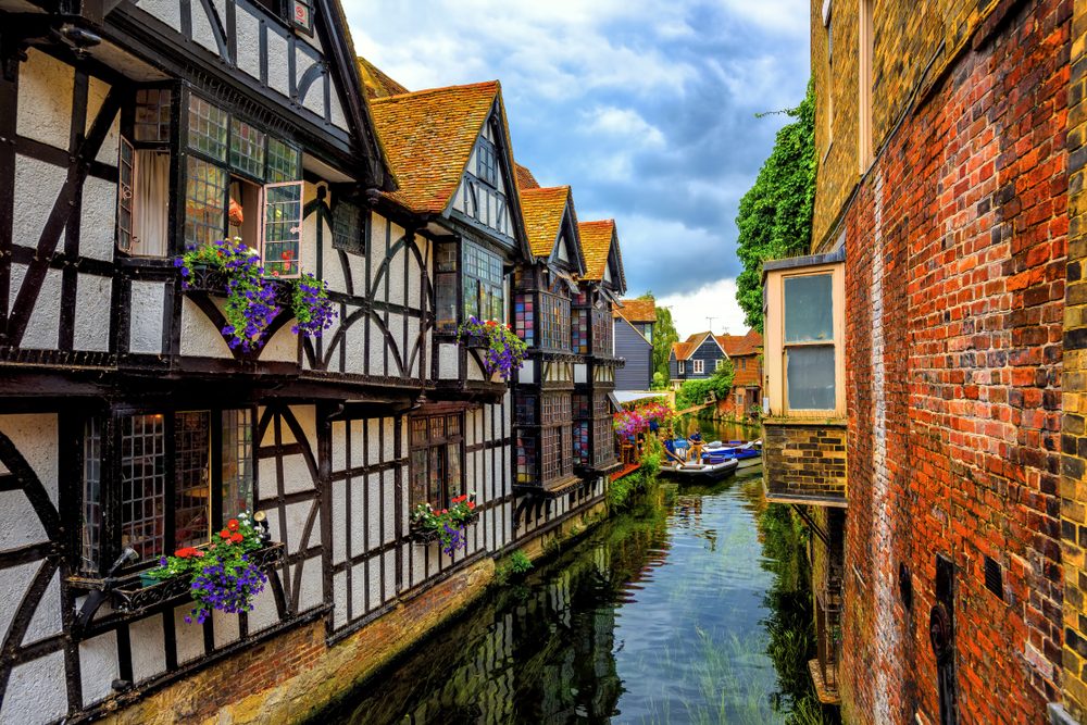 staedtereisen-grossbritannien-canterbury-haus-shutterstock_1034950093