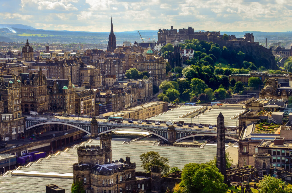 staedtereisen-grossbritannien-edinburgh-panorama2-shutterstock-534734080