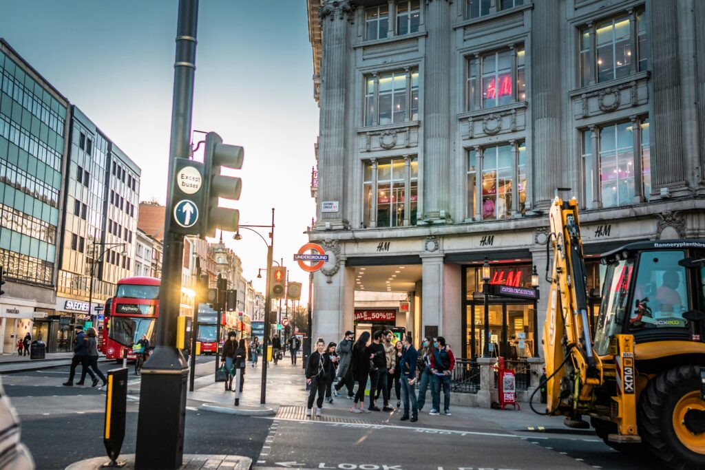 staedtereisen-grossbritannien-london-strassenecke-johen-redman-py83bWlRhWw-unsplash