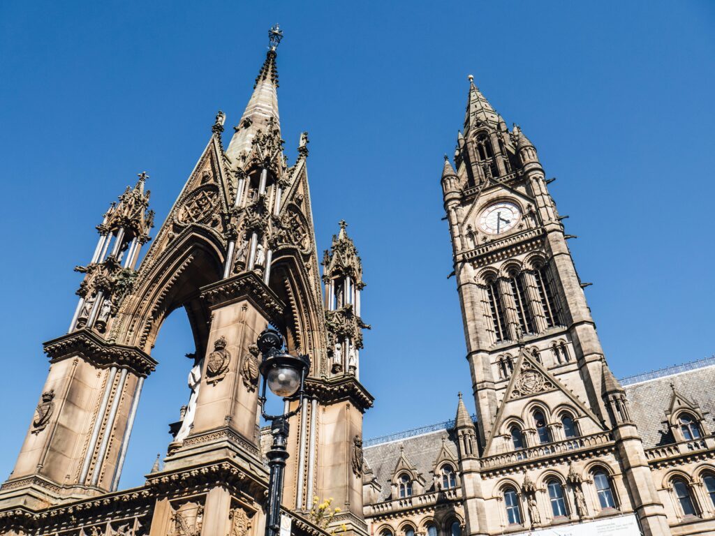 staedtereisen-grossbritannien-manchester-chris-curry-manchester-town-hall-unsplash