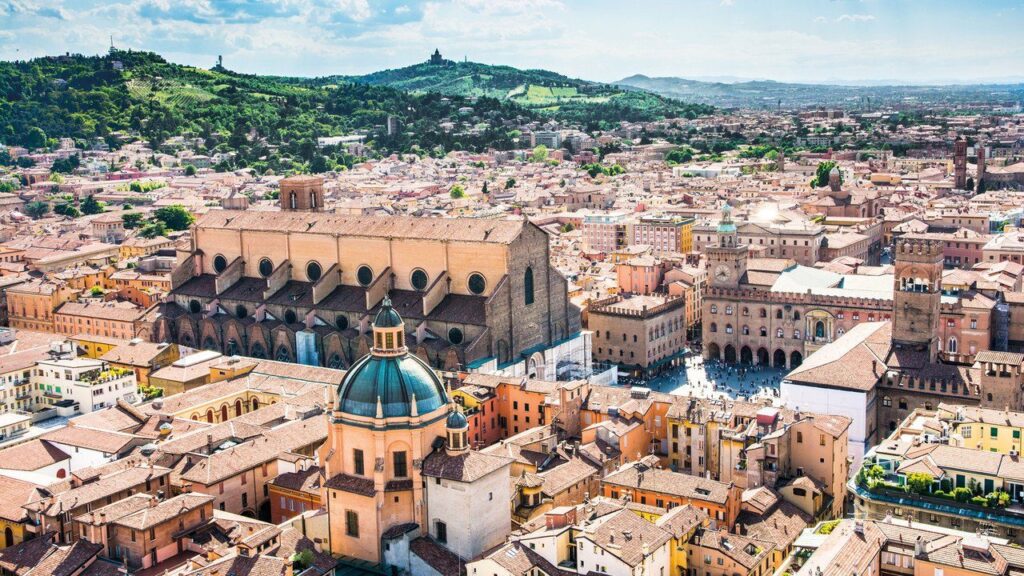 staedtereisen-italien-gardasee-bologna-stadtpanorama-2000x1125-1280x720-1
