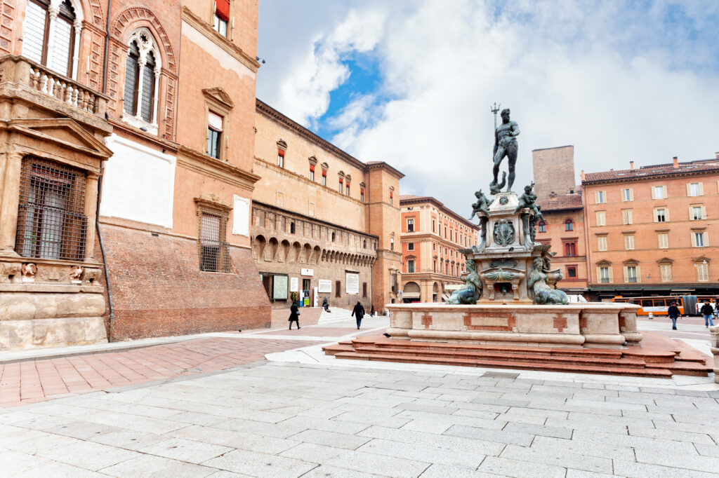staedtereisen-italien-gardasee-bologna_platz_shutterstock_128541716