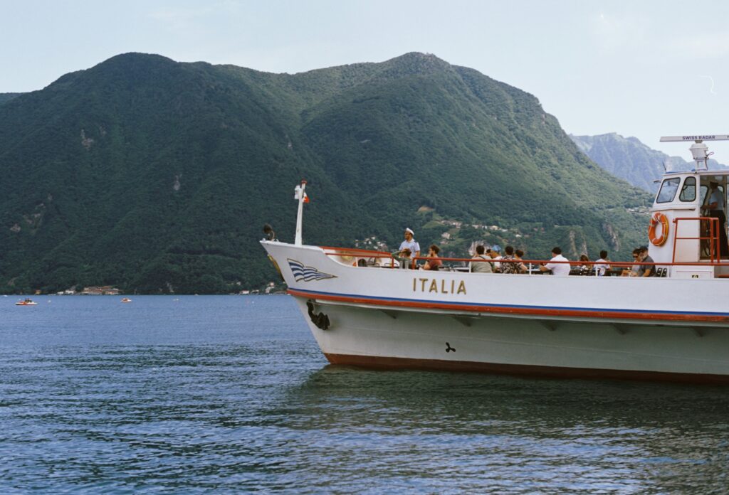staedtereisen-italien-gardasee-schifffahrt-lawrence-krowdeed-nMdd6Ac7oEU-unsplash