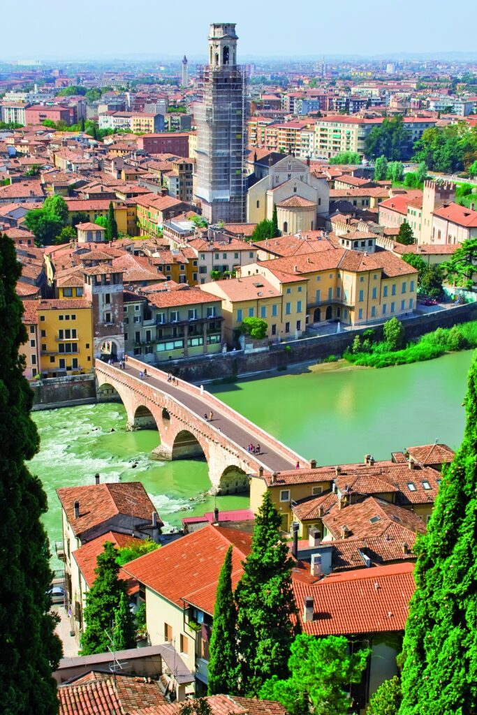 staedtereisen-italien-gardasee-verona-von-oben
