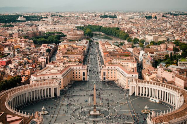 staedtereisen-italien-rom-vatikan-von-oben-caleb-miller-0Bs3et8FYyg-unsplash