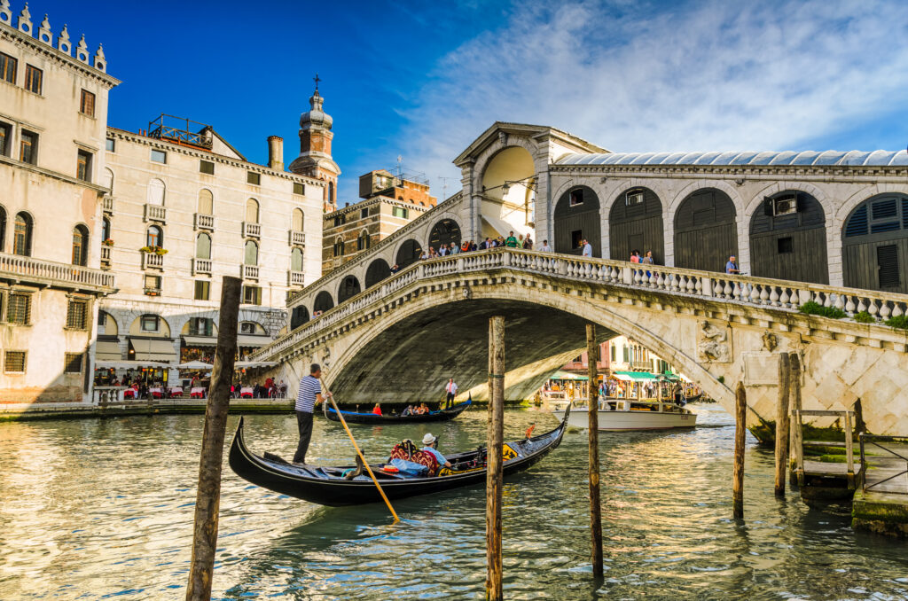 staedtereisen-italien-venedig-rialto_shutterstock_140741089