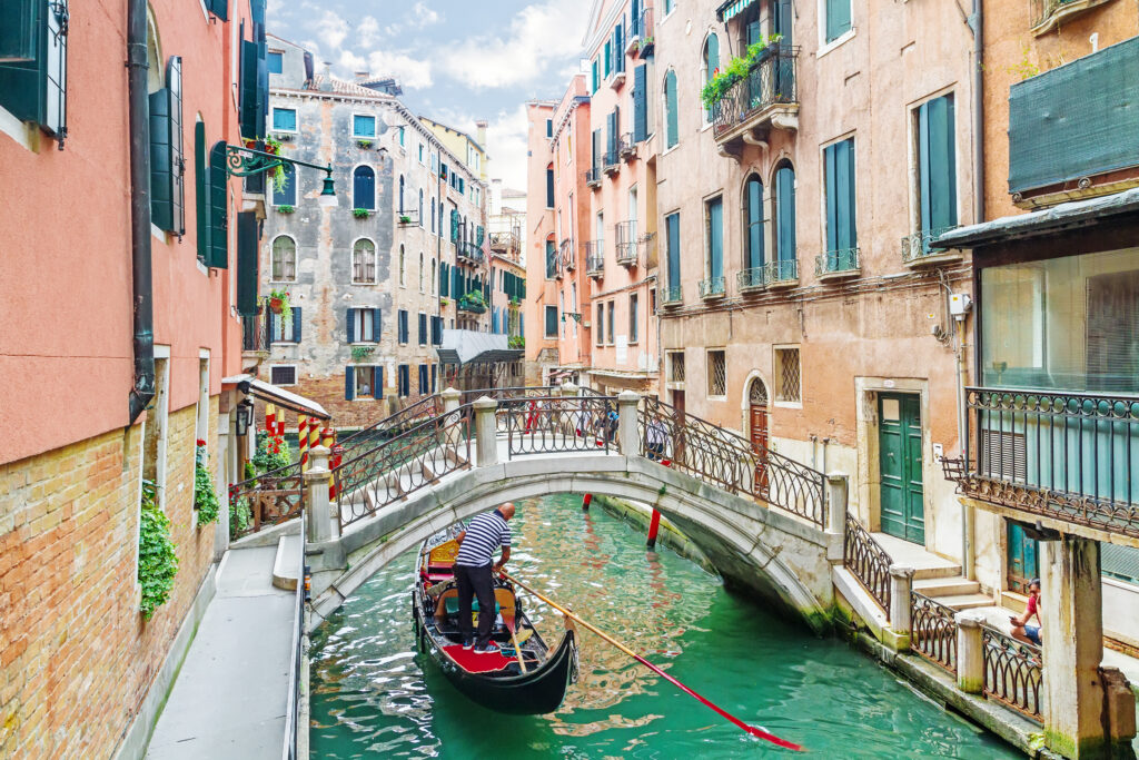 staedtereisen-italien-venedigcanal_shutterstock_219076456