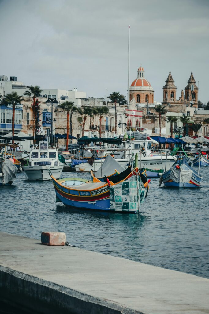 staedtereisen-malta-boot-shana-van-roosbroek-O2a1a54e86I-unsplash