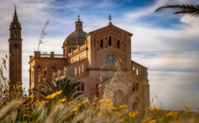 staedtereisen-malta-kathedrale-mars-immigrant-2sThcWd2Qbg-unsplash