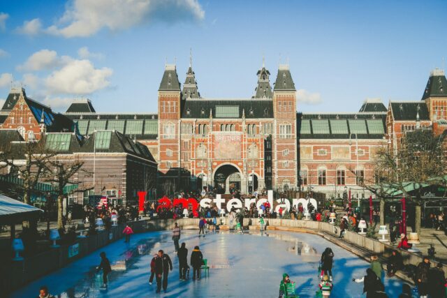 staedtereisen-niederlande-amsterdam-red-morley-hewitt-lqHCzmFCIvo-unsplash