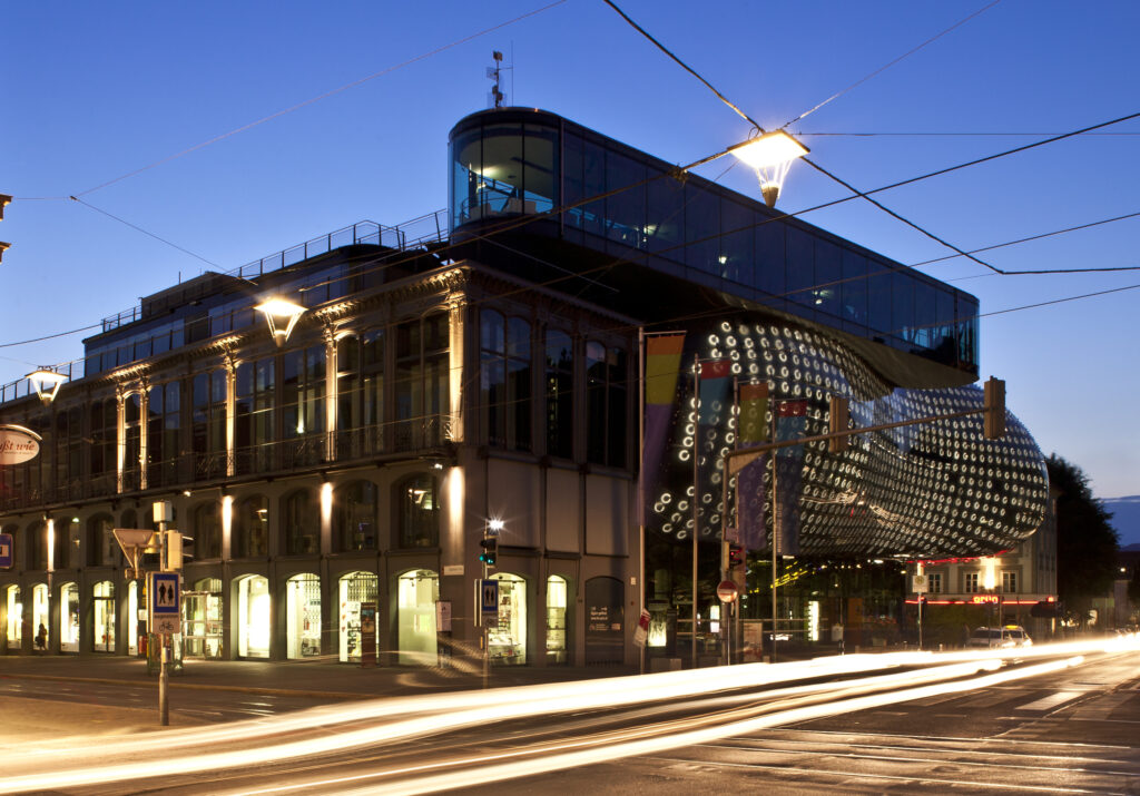 staedtereisen-oesterreich-graz-kunsthaus-aussenansicht-christian-plach