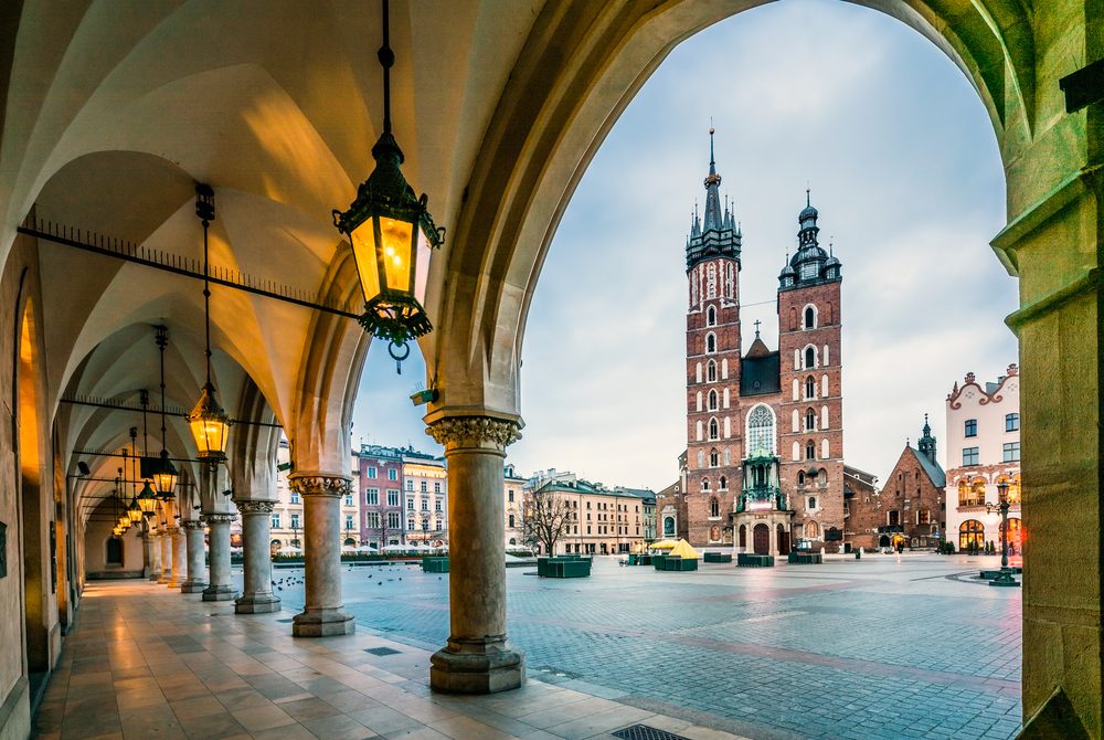 staedtereisen-polen-krakau-marienkirche-shutterstock