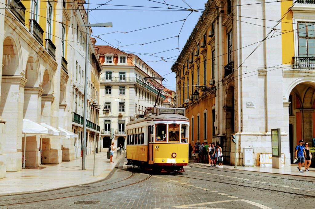 staedtereisen-portugal-lissabon-aayush-gupta-ljhCEaHYWJ8-unsplash