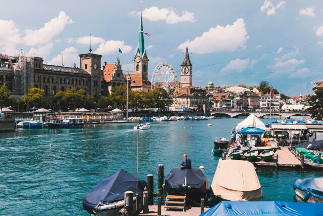 staedtereisen-schweiz-zuerich-aho-xv6G6cmvOSE-unsplash
