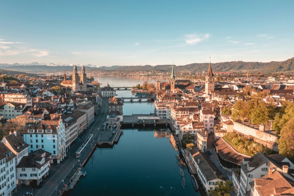 staedtereisen-schweiz-zuerich-henrique-ferreira-omiTbS-nb_M-unsplash