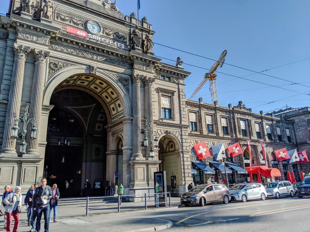 staedtereisen-schweiz-zuerich-tomek-baginski-q_gKncKEPr0-unsplash