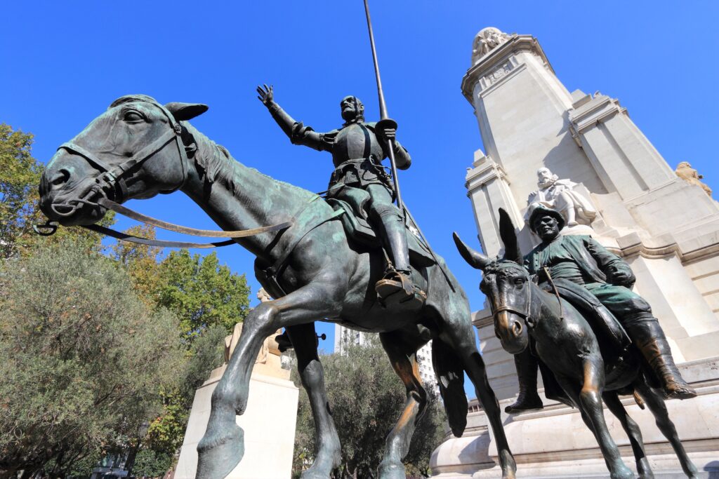 staedtereisen-spanien-madrid_ES_madrid_statue_shutterstock_219178882