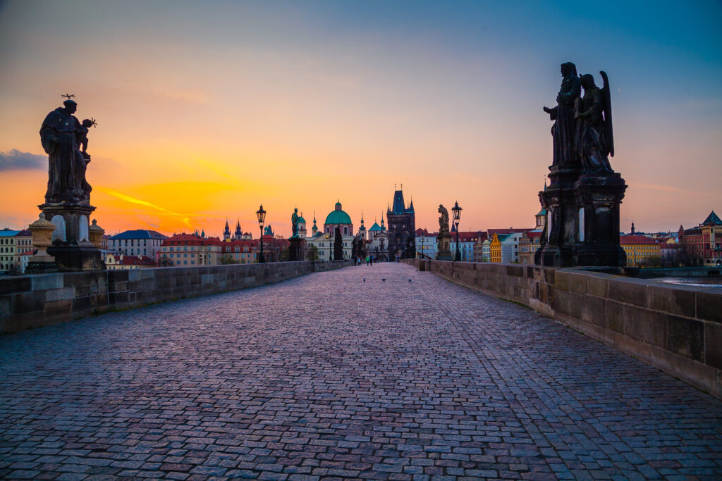 staedtereisen-tschechien-prag_bruecke_shutterstock