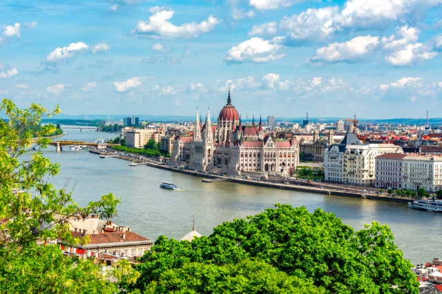 staedtereisen-ungarn-budapest-panorama-shutterstock