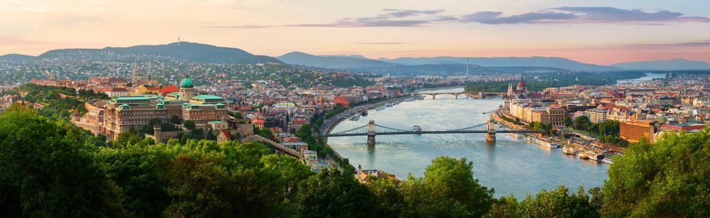 staedtereisen-ungarn-budapest-shutterstock-panorama