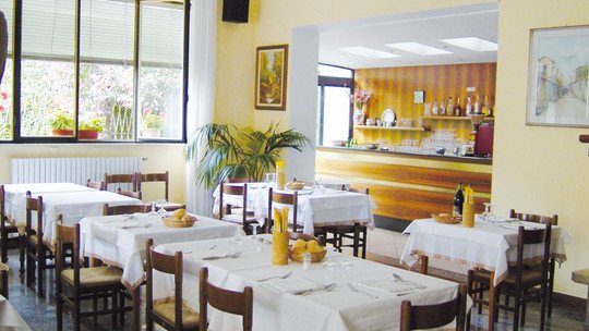 young-austria-staedtereisen-gardasee-it_gardasee-sued-hotel-betty-540x304-1
