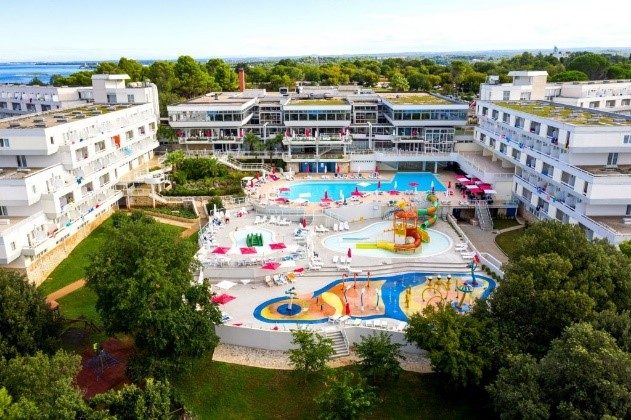 young-austria-staedtereisen-istrien-hr-istrien_hotel-delfin_aussenansicht