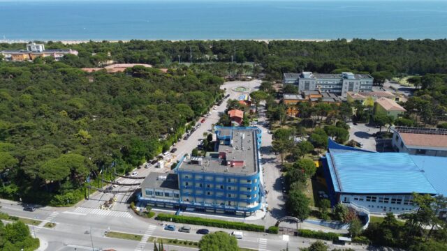 young-austria-staedtereisen-venedig-it-lignano_bella-italia-village_aussenansicht