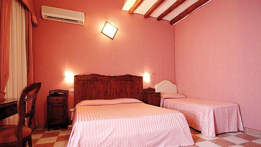 young-austria-staedtereisen-venedig-it_venedig-hotelvillarosa-zimmer-1120x629-540x304-1