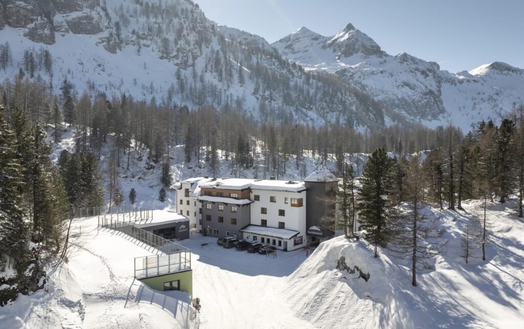 young_austria_tauernhof_obertauern-lorenzmasser5-min-scaled-1