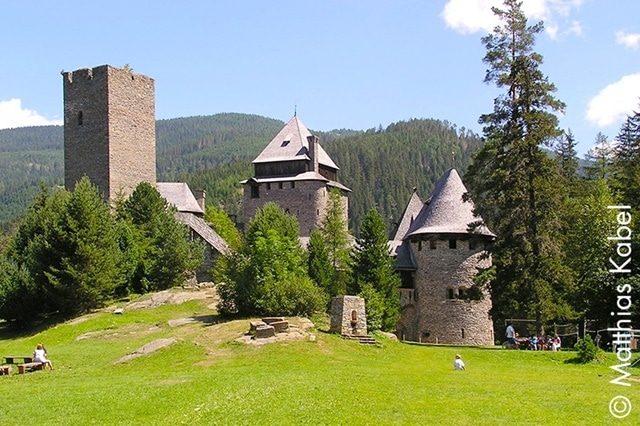 youngaustria-burg-finstergruen-matthiaskabel-