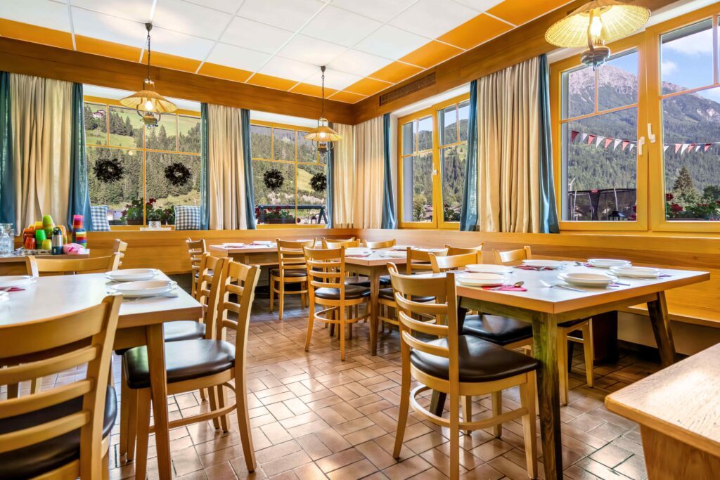 youngaustria-erlebnisgaestehaus-peilsteinhof-speisesaal-2