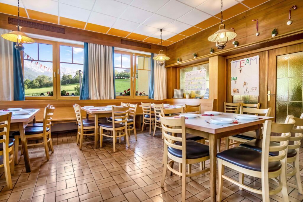 youngaustria-erlebnisgaestehaus-peilsteinhof-speisesaal-3