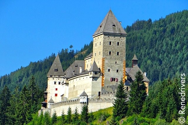 youngaustria-schloss-mossham-renedrivers